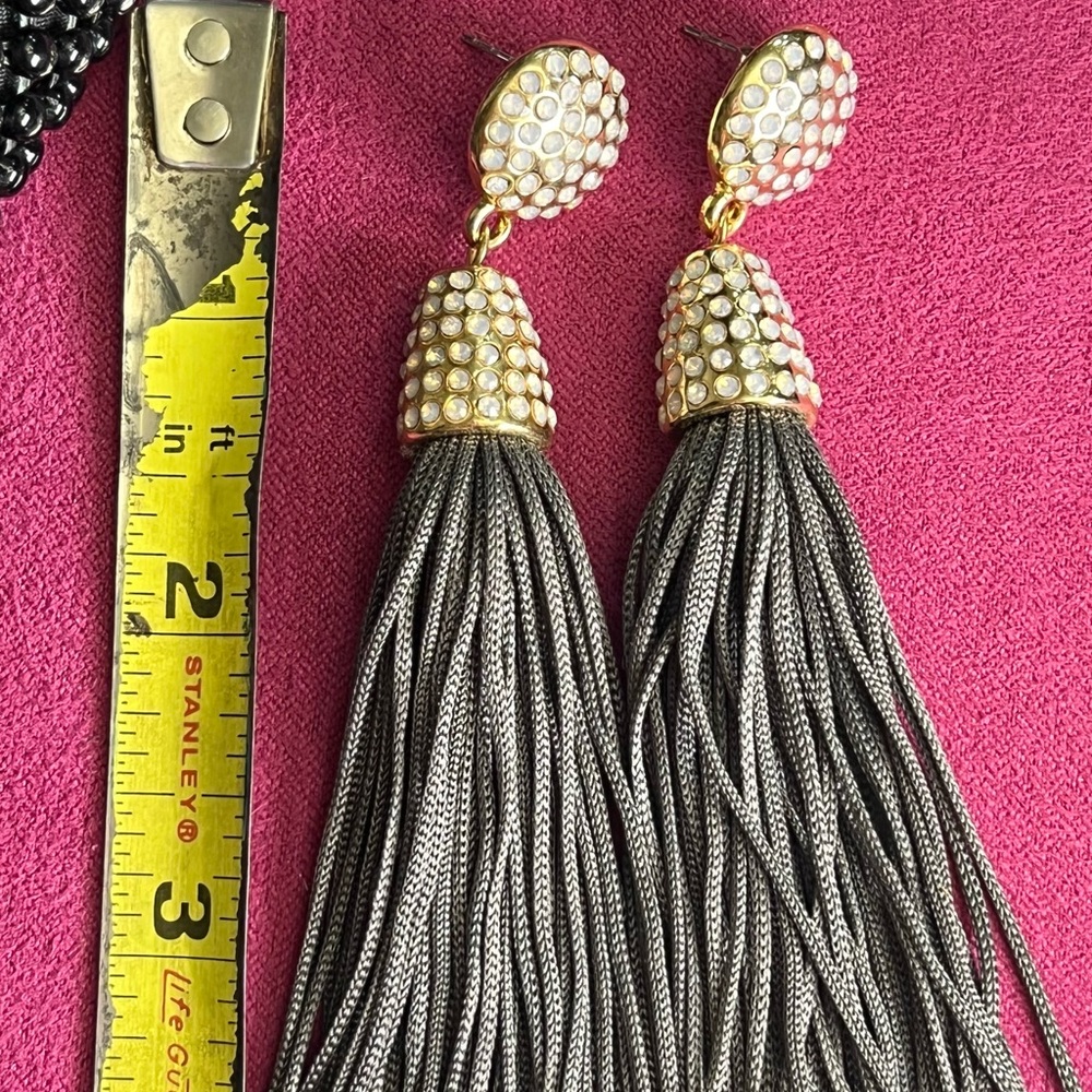 Tussled earrings. Two different colors. Set - Picture 4 of 6